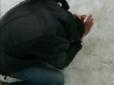 Поставили на коліна: У Дніпрі  активісти покарали чоловіка, який осквернив прапор України (фото)