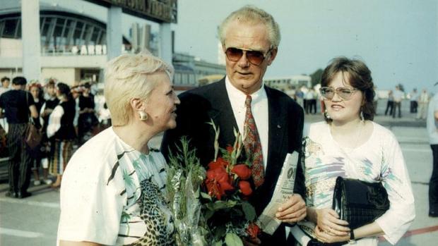 1988 год. С супругой Аделаидой и дочерью Светланой