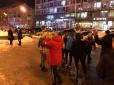 У Києві група дівчат по-звірячому побила чоловіка (фото)