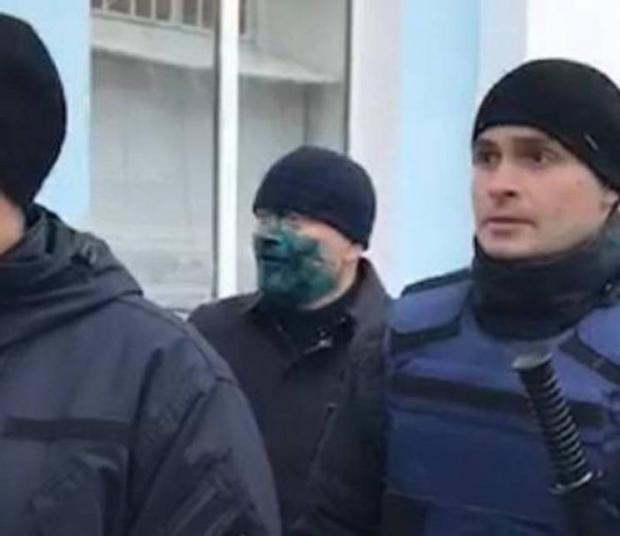 1 лютого в Бердянську Олександра Вілкула вже обливали зеленкою