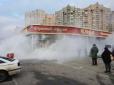 Свідки заявляють про підпал: У Києві горів магазин Roshen (відео)