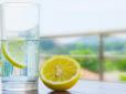 А ви це знали? Чому варто пити теплу воду з лимоном зранку - головні аргументи