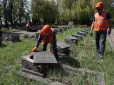 Перенесуть у тому числі могилу Путіна: У Львові розпочалася ексгумація останків радянських солдат