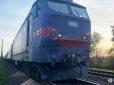 На Рівненщині пасажирський поїзд збив авто з людьми, є жертви (фото)