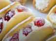 Просто ідеальні! Тістечка з вершково-ягідним наповненням за 15 хвилин
