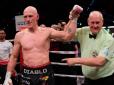 Ефектне видовище: Легендарний поляк потужним ударом у голову нокаутував земляка в чемпіонському бою (відео)