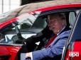Джерела розповіли, що Трамп робитиме зі своєю червоною Tesla після сварки з Маском