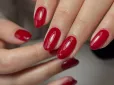 Червоний лак - це сигнал: Чому цей колір манікюру вважають найпривабливішим