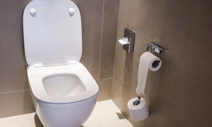 Вапняний наліт у туалеті зникне назавжди - потрібен лише один натуральний засіб