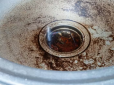 Забиті труби? Ось що радять професіонали для очищення без оцту та соди
