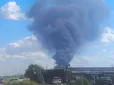Місцевих запевняють, що нічого не сталось: У Волгограді побачили чорний дим у районі НПЗ, влада обмежувала польоти літаків (відео)