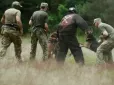 Ніхто сторонній не повинен чути їхні імена: Кінологи показали, як тренують собак для штурмів (відео)