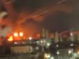 Спочатку прилетіли безпілотники: На окупованій Луганщині палає нафтобаза (відео)