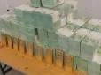 Кілограмові злитки в Угорщині вийняли з опломбованого боксу для фото: Для кого Ощадбанк найімовірніше віз золото, - експерт