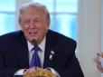 Бідолахи бояться не носити, хоча не всім подобається: Трамп почав робити друзям і радникам дивний подарунок