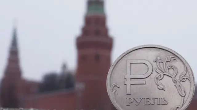 Криза набирає обертів: Російські підприємства тонуть у зарплатних боргах