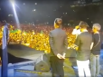 Бере за душу: У Харкові 30-тисячний стадіон заспівав гімн України (відео)