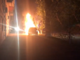 У Києві спалили авто відомого політолога (фото, відео)