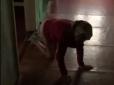 Старенька повзла в туалет по підлозі: Українців шокувало відео з лікарні Кривого Рогу