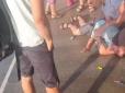 Чоловік з ножем кидався на людей у столичному метро (відео)