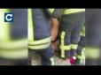Через падіння смартфона українець застряг у люку догори ногами (відео)