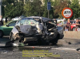 Авто зім'яло вдвічі: У мережі показали фото і відео смертельної ДТП у Києві