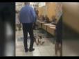 Голосно закричала і впала: У Києві одна з виборниць імітувала власну смерть (відео)