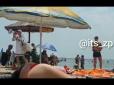 Бог маркетингу: Продавець на пляжі повеселив публіку (відео)