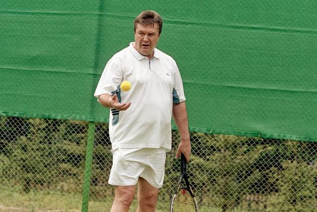 Травмоопасный спорт. Больным местом Януковича были колени, которые он повредил во время занятий теннисом