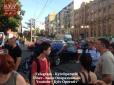 Постраждалі лежали на дорозі: П'яний чоловік влаштував страшну ДТП на перехресті в Києві (фото, відео)