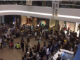 При цьому співають протестний гімн: Заворушення в Гонконзі не вщухають, активісти змінили тактику боротьби
