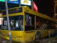 Зніс огорожу і врізався у стовп: У столиці автобус з пасажирами потрапив у ДТП (відео)