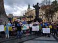 Україна протестує: Щонайменше сім міських та обласних рад виступили проти 