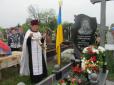 У Чернівецькій області невідомі зрізали прапори України з могил АТОшників