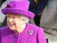 У фіолетовому пальті і з лопатою в руках: Британська королева залишила послання нащадкам (фото)