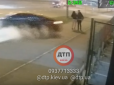 Дівчина лежала у калюжі крові: Очевидець розкрив страшні подробиці ДТП з Lexus у Києві (фото, відео)