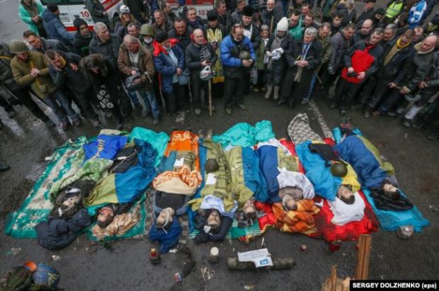 Тіла загиблих учасників Революції гідності на майдані Незалежності в Києві, 20 лютого 2014 року