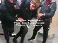 Неадеквата тримали четверо: У київському метро сталася НП (відео)