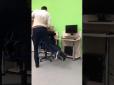Буйство скреп: На Росії восьмикласник влаштував бійку з учителем (відео)