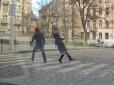 З архіву ПУ. Просто так..: У Львові неадекват бив жінок на вулицях міста (відео)