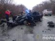 На Дніпропетровщині авто влетіло в автобус, загинули молоді жінки, одна з них при надії (фотофакти)