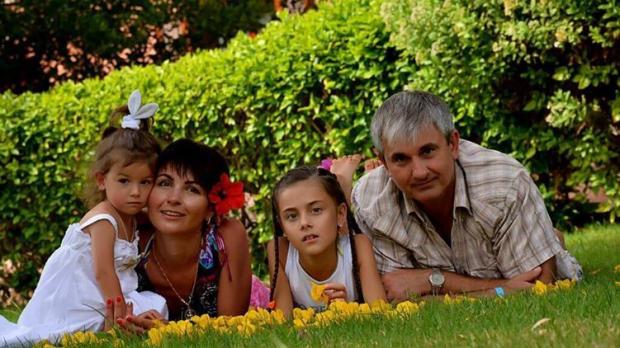 Володимир Гапоненко з дружиною і двома дочками