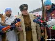 Лижники в трусах і зброя: У Красноярську влаштували дивну акцію на честь 75-річчя перемоги (фото, відео)