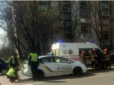 Малюка протягло під авто: У Києві таксі збило маму з дитиною на переході (фото)