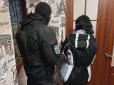 Нічого святого: На Дніпропетровщині затримали жінку, яка знімала порно зі своєю 4-річною дочкою (фото)
