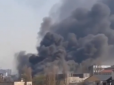 Дим закриває небо: У Києві спалахнула масштабна пожежа на складах (відео)