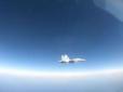 Росія влаштувала чергову повітряну провокацію, ледь не збивши військовий літак США (відео)