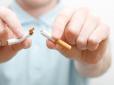 Вчені назвали три продукти, що допомагають кинути палити