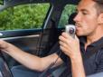 Підвищення безпеки на дорогах: Виробників авто зобов'язали встановлювати в машини алкотестери