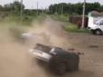 Російська якість вражає - кабріолет ВАЗ розвалився в перші секунди руху (відео)